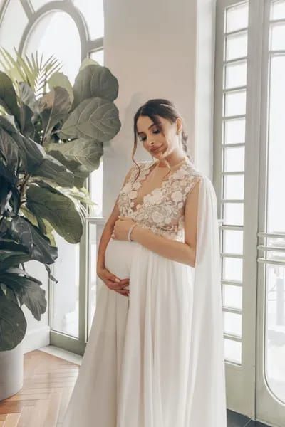 A long, flowing dress will make Mom feel like a queen. Maternity Wedding Gown, Maternity Evening Gowns, Baby Shower Gown, Maternity Evening, Pregnant Bride, Maternity Evening Dress, Dresses For Pregnant Women, Pregnant Wedding, Pregnant Wedding Dress