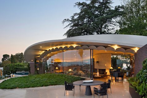 Restoring the Eames House and Silvertop in Los Angeles Harvey House, Midcentury Architecture, John Lautner, Eames House, Case Study Houses, Modernist House, Infinity Edge Pool, Architecture Magazines, Celebrity Houses