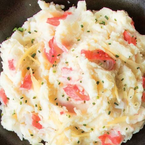 Crab Mashed Potatoes, Seafood Mashed Potatoes, Mashed Potato Hacks, Lobster Mashed Potatoes, Mashed Potatoes Recipes, Seafood Soup Recipes, Best Potato Recipes, Potatoe Recipes, Lobster Dishes