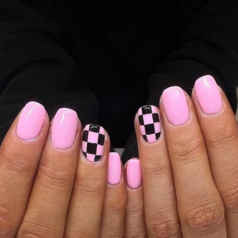 Black And Pink Checkered Nails, Hot Pink And Checkered Nails, Pink Out Nail Ideas, Pink And Checkered Nails, Red And Pink Checkered Nails, Checkered Flag Nails Racing, Car Show Nails, Pink Black White Nails, Checkered Flag Nails