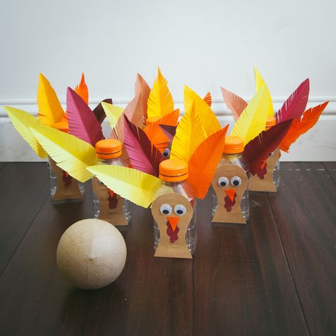 Thanksgiving Centerpieces Kids, Turkey Bowling, Thanksgiving Stem Activities, Thanksgiving Stem, Thanksgiving Centerpieces Diy, Preschool Thanksgiving, Fall Carnival, Kiwi Crate, Festival Games