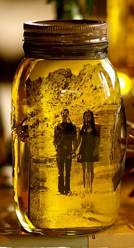 Need to try this! “Lastly, a less common but very interesting way to use mason jars is to make it into a one-of-a-kind picture frame. The clear jars would be best for this, and by pouring olive oil (try to avoid the garlic kind — could get stinky!) in the jar with an upright picture, you can get a sepia effect and a new way to display your pics. Diy Photo Frames, Cool Ideas, Mason Jar Crafts, Jar Crafts, Crafty Craft, Diy Photo, Craft Time, Diy Projects To Try, Cute Crafts