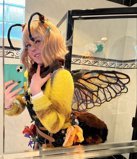 Honey Bee Costume Women, Cute Bee Outfit, Moth Ren Faire, Bee Fairy Costume, Bee Costume Aesthetic, Diy Bee Wings Costume, Bee Themed Clothes, Bee Aesthetic Outfit, Rosy Maple Moth Costume