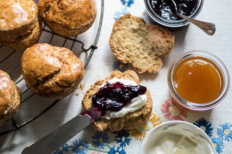 Bridgerton Food, Watch Party Food, Watch Party Ideas, Bridgerton Tea Party, Bridgerton Party, English Scones, Shop Business Ideas, Regency England, Party Food Themes