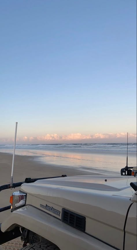 Toyota Land Cruiser Aesthetic, Lap Of Australia, Land Cruiser Aesthetic, 4wd Aesthetic, Toyota Aesthetic, 4wd Beach, Sunset Summer Aesthetic, Aesthetic Summer Vibes, Travel Pose