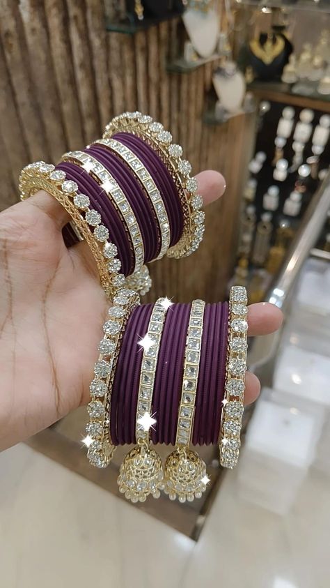 Bangles For Western Wear, Bangle Setting Ideas, Bangles Setting Ideas, Purple Bangles Set, Bangles For Lehenga, Trending Bangles, Aesthetic Bangles, Bangles Set Indian, Purple Bangles