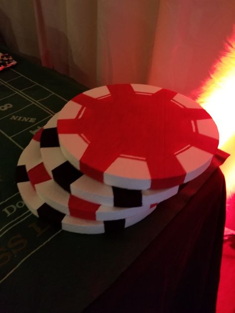 Found the idea to make giant poker chips and pressed our luck! Acrylic paint, painters tape and a paint brush is all you need! Super easy and looked great on the corner of our blackjack (cake and gift) table! Blackjack Party Decorations, Vegas Diy Decorations, How To Host A Poker Party, Poker Chip Decorations, Poker Fundraiser Ideas, Diy Casino Party Decorations, Vegas Birthday Party Ideas, Poker Theme Party Decorations, Casino Decorations Diy