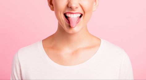 Your tongue can reveal a lot about your health. The types of tongue include pink tongue, bright red tongue, yellow tongue, black hairy tongue etc. Yellow Tongue, Tongue Sores, White Tongue, Red Tongue, Tongue Health, Healing Waters, Heart Problems, Nail Health, Organic Health