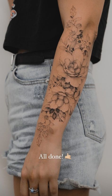 Alis Kalimero Blog Best Travel Tattoo Ideas, Flower Sketch Tattoo Design, Womens Sleeve Tattoo Peony, Womens Boho Sleeve Tattoo, Dainty Flower Tattoos Arm Sleeve, Woman Side Tattoo Ideas, Forearm Tattoos Floral, Feminine Sleeve Tattoos For Women, Dainty Womens Sleeve Tattoo