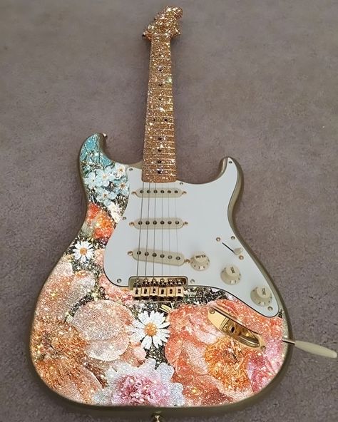 @HiddenHebrewess ♡ Flower Electric Guitar, Floral Electric Guitar, Beautiful Guitars Acoustic, Pretty Electric Guitar, I Love Bass, Guitar Designs, Pretty Guitars, Violin Design, Electric Guitar Design