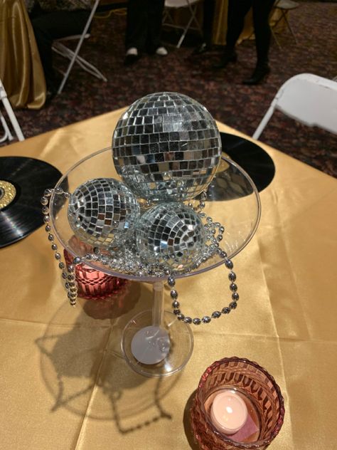 Disco Party Centerpiece Ideas, Disco Glamour, Party Aesthetic, Birthday Party 21, Music Party, Table Centers, Party Centerpieces, Disco Party, Centre Pieces