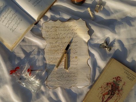 Flatlay of a beautiful urdu poetry written on a coffee stained paper. Aesthetic Desi Drawings, Old Pakistan Aesthetic, Khyati Core, Urdu Literature Aesthetic, Pakistani Dark Academia, Dark Desi Core Aesthetic, Desi Academia Moodboard, Desi Romantic Academia Aesthetic, Old Desi Aesthetic