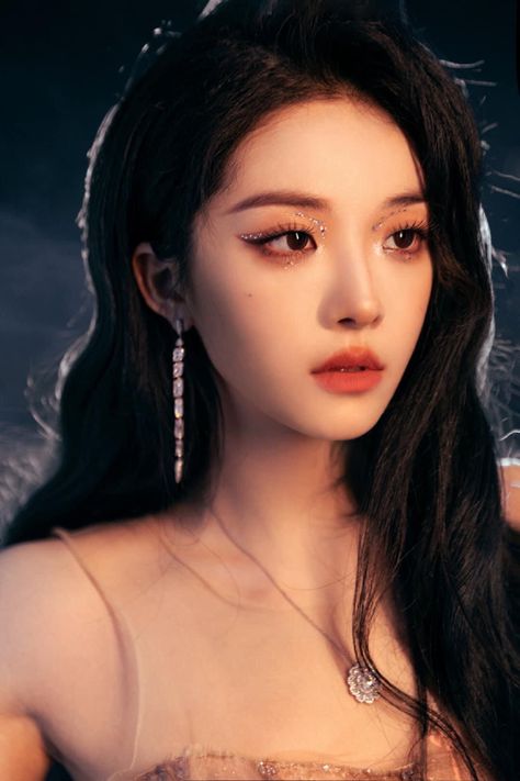 Yuyan The9, Mermaid Stories, Aesthetic Writing, Chinese Makeup, Aesthetic People, Female Girl, Korean Actresses, Chinese Actress, Korean Makeup