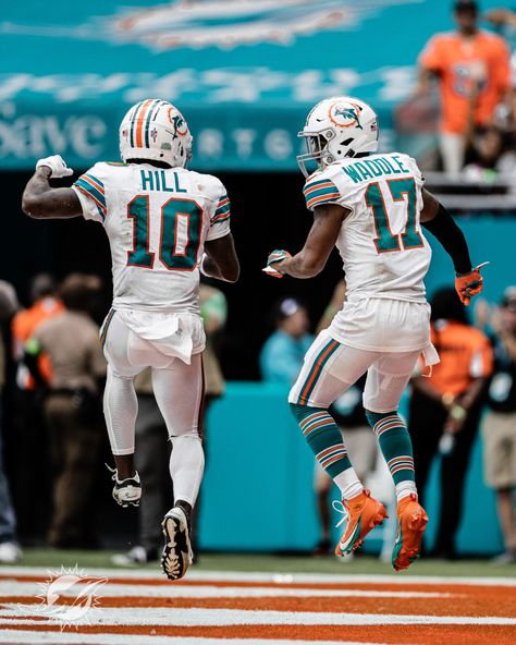 Nfl Football Videos, Miami Dolphins Wallpaper, Miami Dolphins Players, Nfl Dolphins, Tyreek Hill, Miami Football, Nfl Football Pictures, Nfl Football Art, Miami Dolphins Football