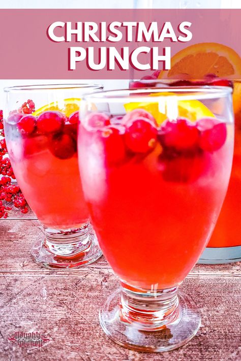 Vodka Christmas punch Vodka Christmas Punch Recipes, Vodka Christmas Punch, Christmas Punch With Vodka, Christmas Drinks With Vodka, Vodka Cranberry Drinks Recipes, Vodka Punch Recipes, Ginger Ale Drinks, Cranberry Ginger Ale, Cranberry Lemonade