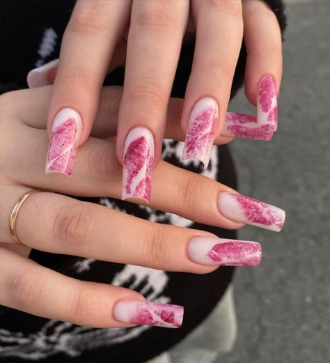 Join us in our video to explore the newest nail design ideas and color art. It's for everyone, no matter your experience level. Kiss Nails Designs, Valentines Nail Art Designs, Long Nail Art, Art Hacks, Kiss Nails, Subtle Nails, Happy Nails, Nail Care Tips, Nail Design Ideas