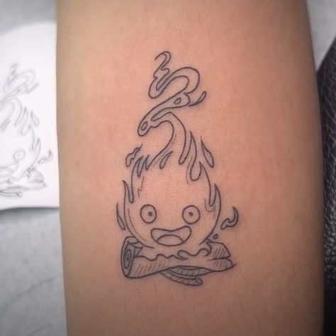 Studio Ghibli Tattoo Calcifer, Studio Ghibli Tattoo Flash, Calciferol Tattoo, Calcifer Tattoo Black And White, Studio Ghibli Tattoo Ideas, Cool Nature Tattoos, Calcifer Tattoo, Ghibli Tattoos, Nature Tattoo Ideas