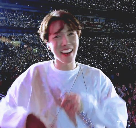 j-hope #jhope #hobi #hoseok #bts #junghoseok #kpop 2019 SpeakYourself World Tour gif Sunshine Jhope, Jhope Gif, J Hope Gif, Gif Kpop, J Hope Smile, Smile Gif, Rm Suga, Jhope Cute, Rap Lines