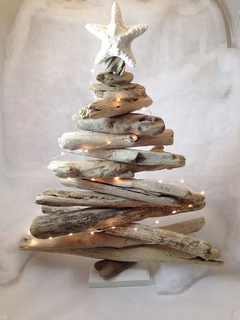 Christmas Diy Tree Decor, Driftwood Christmas, Driftwood Christmas Tree, Driftwood Projects, Alternative Christmas Tree, A White Christmas, Christmas Tree Crafts, Driftwood Crafts, Beach Christmas