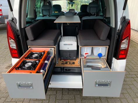 MICA Camper box with seating, kitchen and bed modules!- 3DotZero Automotive BV Berlingo Camper, Camper Box, Kangoo Camper, Minivan Camper Conversion, Kombi Van, Mercedes Camper, Suv Camper, Combi Van, Auto Camping