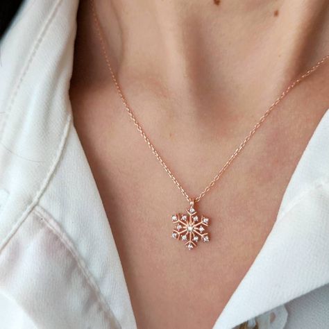 "🧿 Welcome to GDjeweltr special jewelry for yourself and loved ones. All our jewelery is made by handmade in our workshop as custom . Please take a look my store to see our handmade necklaces, rings, earrings and bracelets collection. 💗 Description: 14K Solid Gold Snowflake Necklace, Snowflake Necklace, Fine Jewelry, Minimalist Necklace, Dainty Necklace, Gift for Her, Everyday Necklace, Delicate Simple Necklace,Fine Jewelry, Chiristmas Gift, Gift for Mother, Valentines Day Gift ⭐ Details: * Ma Gold Snowflake Necklace, Necklace Snowflake, Simple Necklace Designs, Diamond Necklace Simple, Real Diamond Necklace, New Gold Jewellery Designs, Gold Earrings Models, Delicate Gold Necklace, Pretty Jewelry Necklaces