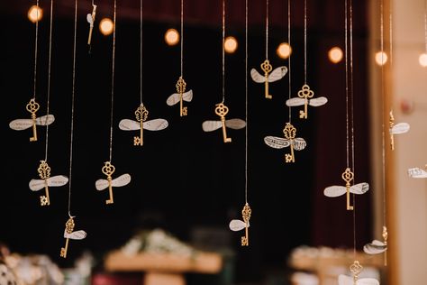 Elegant Harry Potter-Themed Wedding Ideas | POPSUGAR Love Harry Potter Bridal Shower, Stile Harry Potter, Harry Potter Wedding Theme, Anniversaire Harry Potter, Theme Harry Potter, Harry Potter Wedding, Wedding Movies, Harry Potter Theme, Harry Potter Books