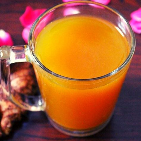 a fat loss drink using turmeric and ginger... What Is Turmeric, Apple Diet, Cinnamon Water, Turmeric Tea Recipe, Turmeric Water, Turmeric Recipes, Cucumber Juice, Natural Colon Cleanse, Turmeric Tea