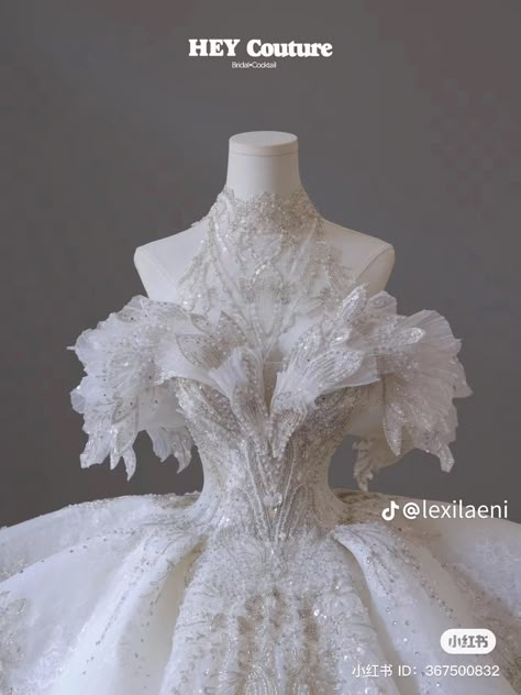 Hey Couture, Homemade Dresses, Outfits Dresses Casual, Unconventional Materials, Wedding Day Pictures, Big Wedding Dresses, Fancy Wedding Dresses, Pretty Wedding Dresses, White Gown