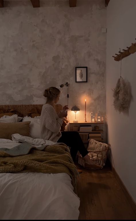 Cozy Apartment Decor, Vibe Bedroom, Cottages And Bungalows, Cosy Corner, Embellished Sandals, Cozy Apartment, Cozy Room, 인테리어 디자인, Home Decor Bedroom