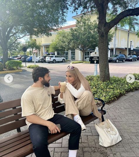 Hijabi Relationship, Muslim Relationship Goals, Modest Ootd, Baddie Lifestyle, Outfits Muslim, Islam Marriage, Couple Goals Teenagers Pictures, Hijab Wedding Dress, Pashmina Hijab Tutorial