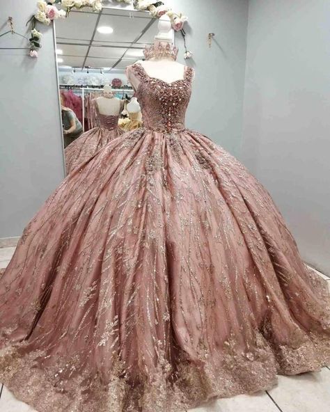 Debut Gowns 18th Elegant, Butterfly Quinceanera Dress, Light Pink Quinceanera Dresses, Gold Quince Dress, Quince Dresses Rose Gold, Rose Gold Quinceanera Dresses, Poofy Prom Dresses, Rose Gold Gown, Debut Gowns