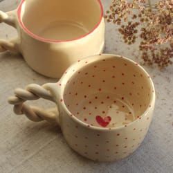 Heart Coffee Cup, Handmade Pottery Mugs, Mug Clay, Ceramic Cafe, Diy Pottery Painting, Clay Heart, Heart Coffee, Heart Prints, Heart Mug