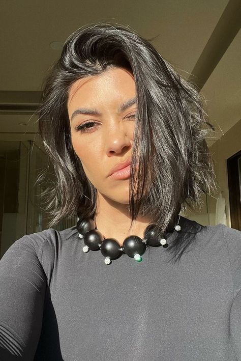 Kourtney Outfits, Lies We Tell Ourselves, Corte Bob, Positive Mantras, Messy Hair, Outfits 2023, Mindset Coaching, Kardashian Jenner, Kourtney Kardashian