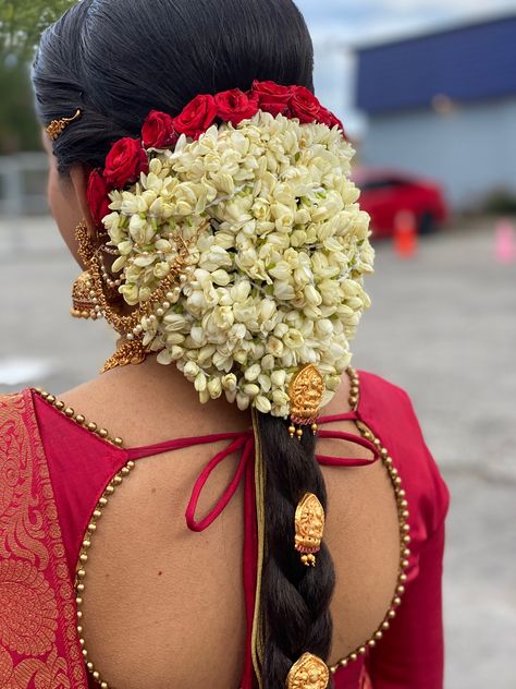 Mullapoo Hairstyles Kerala Wedding, Kerala Bride Hairstyles With Flowers, South Indian Bridal Hairstyles Wedding, Kerala Wedding Hairstyle, Hindu Bride Hairstyle, Mullapoo Hairstyles Kerala, Hindu Bridal Hairstyles Kerala, Kerala Bride Hairstyles, Koorai Saree