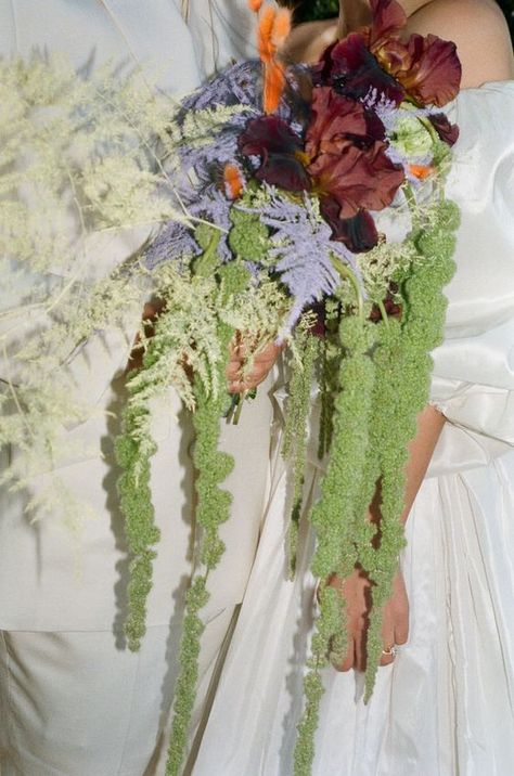 Cool Wedding Flowers, 2023 Wedding Bouquet, Unusual Wedding Flowers, Funky Wedding Bouquets, Cool Wedding Bouquet, Non Traditional Wedding Flowers, Unique Bouquet Wedding, Surrealist Wedding, Eclectic Bouquet