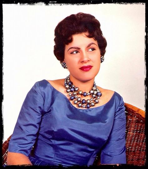 My beautiful Lady Patsy Cline who could sing the phone book no matter the genre... Brian Hyland, Classic Country Songs, Patsy Cline, The Hollywood Bowl, Bluegrass Music, Old School Music, Country Music Videos, Pop Hits, Country Singer