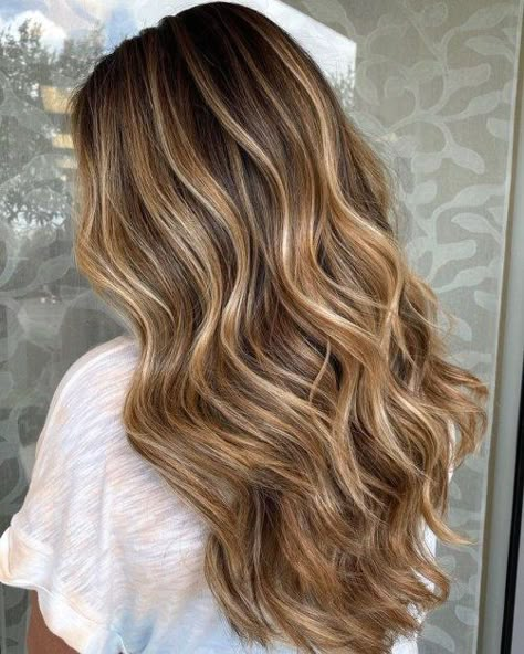 Butterscotch Blonde Balayage with Shadow Roots Caramel Blonde With Dark Roots, Carmel Balayage Highlight, Honey Blonde Balayage With Dark Roots, Golden Blond Balayage, Caramel Blonde Dark Roots, Golden Blonde Hair Shadow Root, Carmel Blond, Gold Blonde Balayage Dark Roots, Balayage Golden Blonde