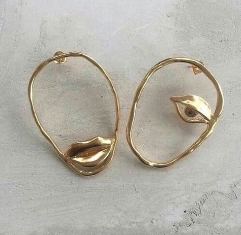 ☆ Dora Maar, Jewellery Unique, Jewelry Inspo, Gold Hoops, Gold Hoop Earrings, Gold Jewellery, Piercing Jewelry, Minimalist Jewelry, Cute Jewelry