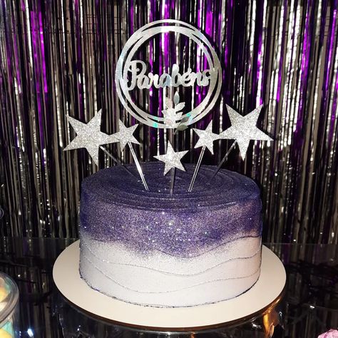 Cake aesthetic euphoria Shiny Birthday Cake, Sari Graduation, Euphoria Bday Cake, Euphoria Cake Ideas, Euphoria Birthday Cake, Euphoria Cake, Bolo Euphoria, 15th Birthday Cakes, Purple Birthday Party