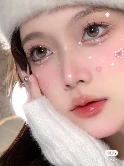 #douyin#ulzzang#korean#chinese#cute#aesthetic#makeup Korean Mekup Cute, Makeup Ideas Cool Tones, Star Douyin Makeup, Spring Makeup Aesthetic, Douyin Makeup Pictorial, Douyin Pearl Makeup, Strawberry Douyin Makeup, Cold Douyin Makeup, Pink Douyin Makeup Tutorial