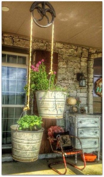 Hanging planter, planter ideas, hanging garden planter, gardening, DIY gardening, popular pin, gardening hacks, gardening tips, garden tips. Veranda Design, Living Vintage, Farmhouse Porch, Diy Gardening, Deco Floral, Eclectic Home, Raised Garden, Hanging Planters, Yard Decor