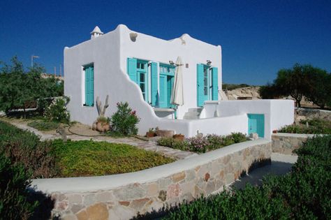 Greece Architecture, Santorini House, Casa Hobbit, Mud House, Greece Beach, Greek Villas, Greek House, Cottage Exterior, Cob House