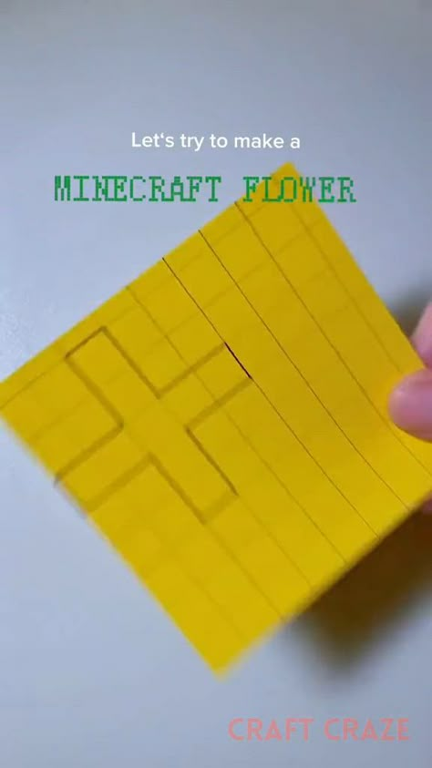 Express your affection with a handmade paper tulip! Watch and learn this simple DIY project for creating a charming gift. 🌷💖 - @Lini Trinh Minecraft Crafts Diy Easy, Diy Minecraft Flower, Minecraft Handmade, How To Make Minecraft Flowers, Minecraft Tulip, Minecraft Gift Ideas, Flor Minecraft, Pixel Art Ideas Simple, Diy Minecraft Gifts