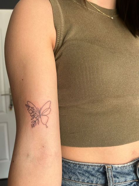 Line Work Tattoo Design Woman, Butterfly With Flowers Tattoo, Simple Butterfly Tattoo, Butterfly Tattoos On Arm, Small Girly Tattoos, Hand Tattoos For Girls, Mommy Tattoos, Petite Tattoos, Dope Tattoos For Women