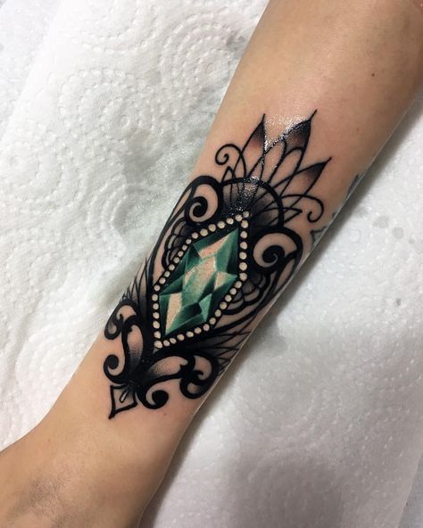 See this Instagram photo by @olie_siiz • 5,012 likes Gem Tattoo, Jewel Tattoo, Tattoo Magazine, Traditional Tattoo Design, Lace Tattoo, Tattoo Magazines, Tattoo Feminina, White Tattoo, Neo Traditional