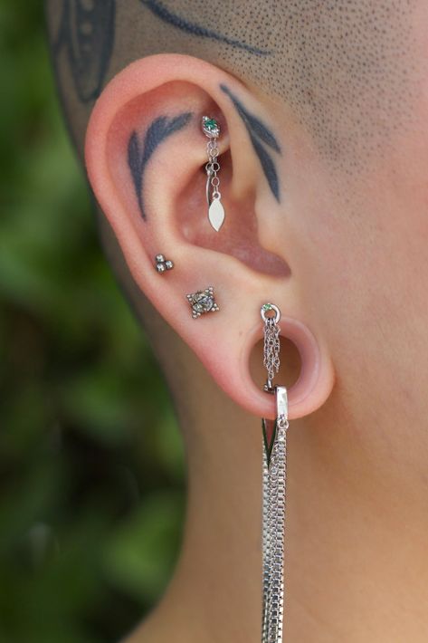 Chain designs are versatile accent pieces that can level up classy wardrobes or add a bit of edge to your everyday look.  ⁠ @bee.pierced AKA @beeynhu (both on IG) wears:⁠ — That Drip — Stretched Lobes⁠ — Starting at $275.00 — Vega | Tsavorite — Upper Lobe⁠ — Starting at $262.50 — Solstice & Solstice Charm — Rook — Starting at $237.50  All ethically hand crafted in North America using high quality materials approved by the Association of Professional Piercers. Piercing Chain, Septum Earrings, Classy Wardrobe, Upper Lobe, Pretty Ear Piercings, Stretched Lobes, Piercing Studio, Ear Weights, Chain Jewelry