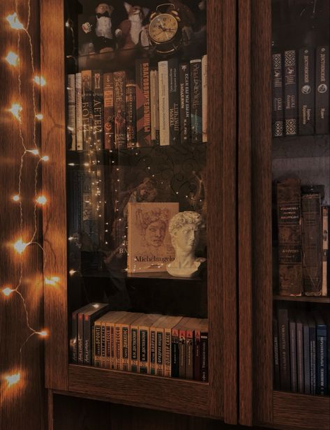 Victorian Dark Academia Aesthetic, Light Academia Winter Aesthetic, Light Academia Christmas Aesthetic, Dark Academia Aesthetic Christmas, Christmas Academia Aesthetic, Dark Academia Winter Aesthetic, Cozy Dark Academia Bedroom, Dark Academia Snow, Insane Academia