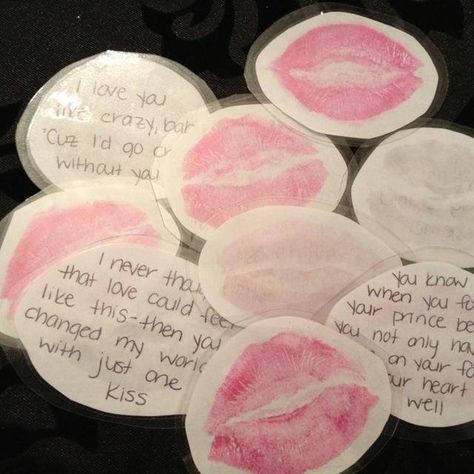 Cute little kisses and love notes for your some special. I think this would be a great care package gift. Cut little rounds of paper put on some lipstick and start kissing away. Write a love note on the back, laminate it and you have the perfect forever kiss for your love. <3 Diy Gifts For Lover, Kisses On Paper For Boyfriend, Diy Presents For Boyfriend Valentines, Valentines Boyfriend Gifts, Cute Couple Gifts Diy, Cute Notes To Leave Your Boyfriend, Valentines Gift For Boyfriend Romantic, Diy Gifts Aesthetic, Valentines Presents For Boyfriend