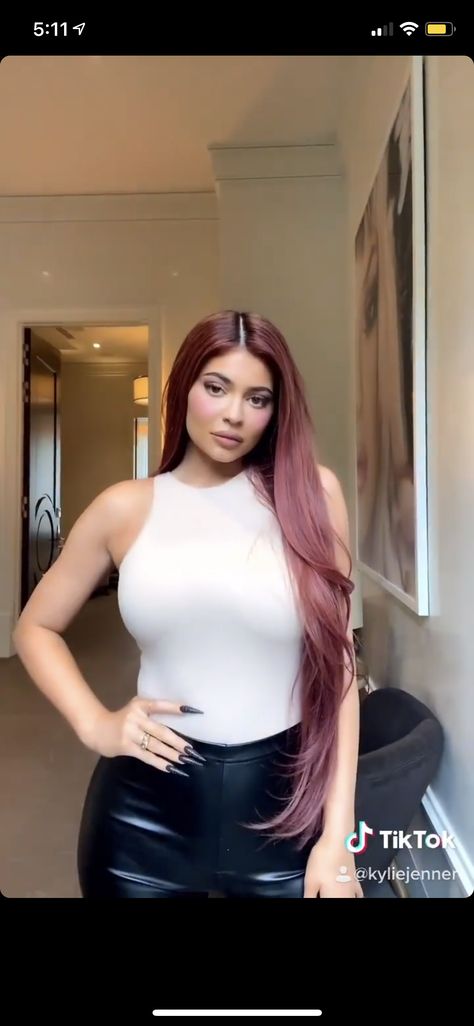 Kylie Jenner Long Hair, Kylie Jenner Red Hair, Kylie Jenner Hair Color, E Girl Hair, Black Hair Video, Kylie Jenner Hair, Kylie Jenner Look, Kylie Kristen Jenner, Princesa Diana