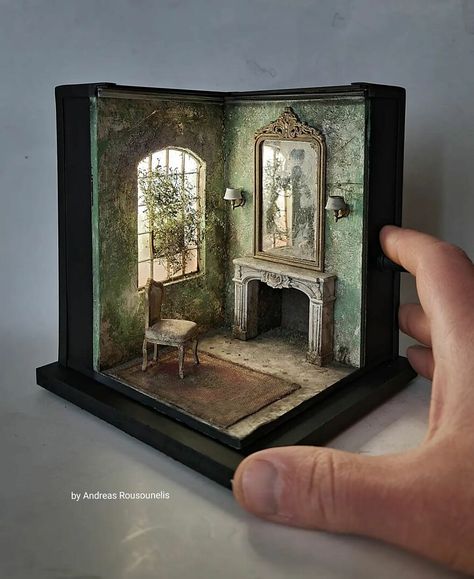 Room Box Miniatures, Miniature Artist, I Love Art, Bookshelf Art, Shadow Box Art, Miniature Rooms, Tiny World, Places In The World, Miniature Diy